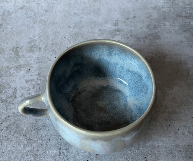 La tasse irisée arrondie 