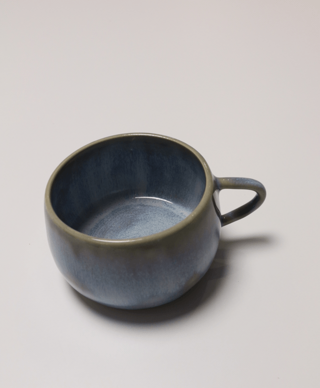 La tasse irisée arrondie 