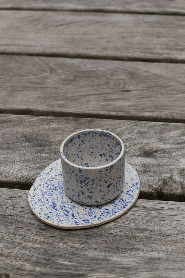 La tasse à café mouchetée