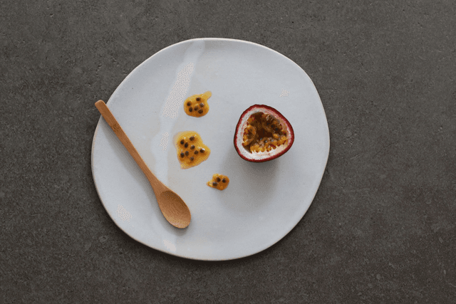 Les assiettes irrégulières ivoires